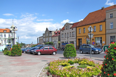 Ponad stuletnie kamieniczki okalające witkowski rynek